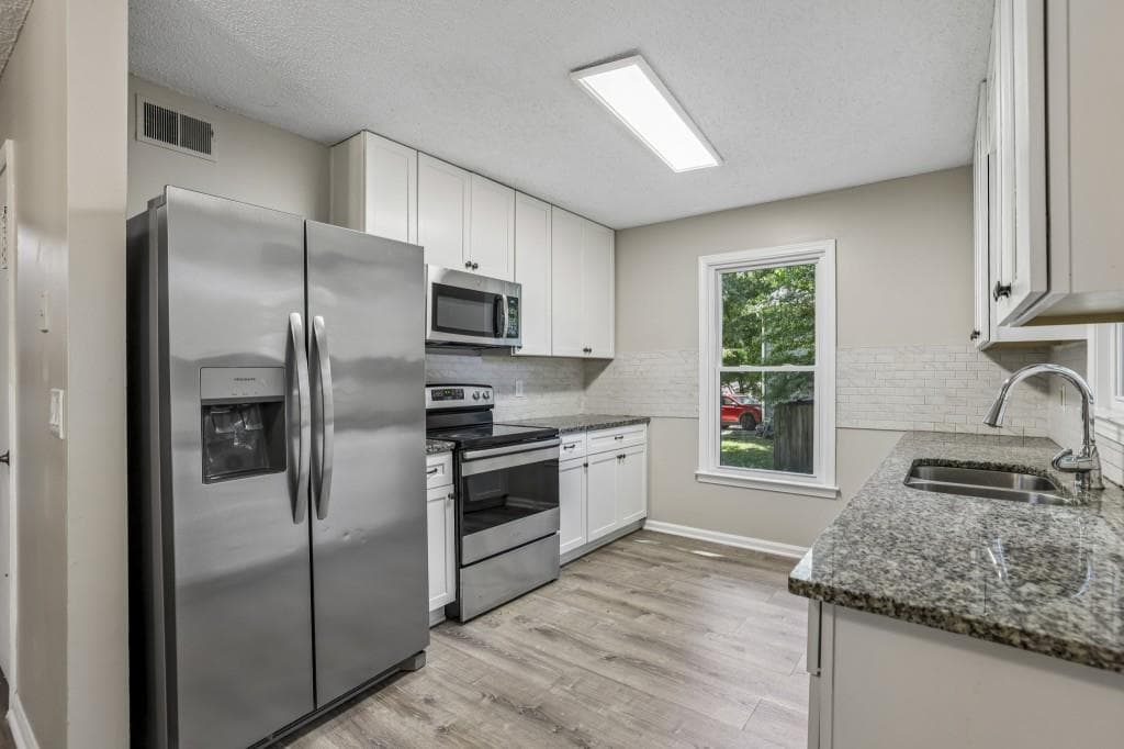 3 bedroom, 2 bathroom, 1,484 sq ft single family residence under contract at 2028 Summertown Drive, Norcross, GA 30071 — photo 9