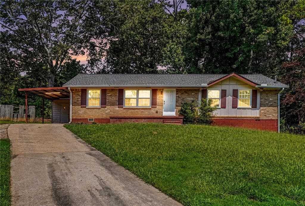 3 bedroom, 2 bathroom, 1,378 sq ft single family residence for sale at 312 W Downing Court, Jonesboro, GA 30238
