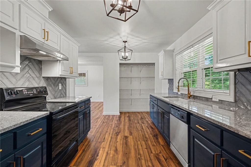 3 bedroom, 2 bathroom, 1,378 sq ft single family residence for sale at 312 W Downing Court, Jonesboro, GA 30238 — photo 4