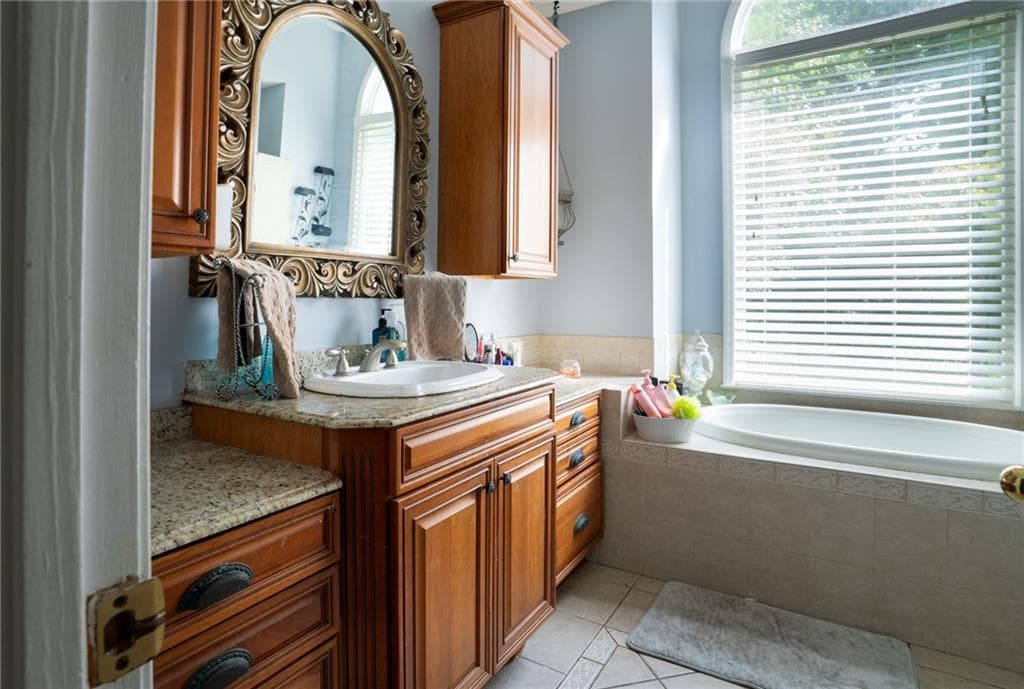 4 bedroom, 3 bathroom, 2,176 sq ft single family residence for sale at 2075 Whispering Pines Lane, Mcdonough, GA 30253 — photo 5