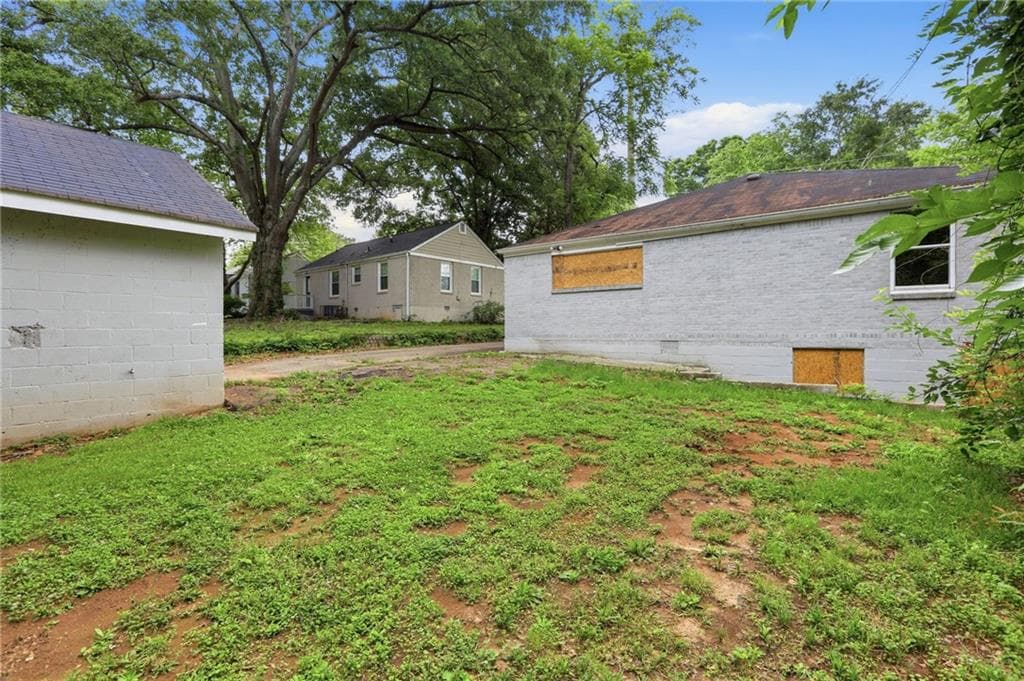 4 bedroom, 3 bathroom, 1,810 sq ft single family residence for sale at 2668 Joyce Avenue, Decatur, GA 30032 — photo 5