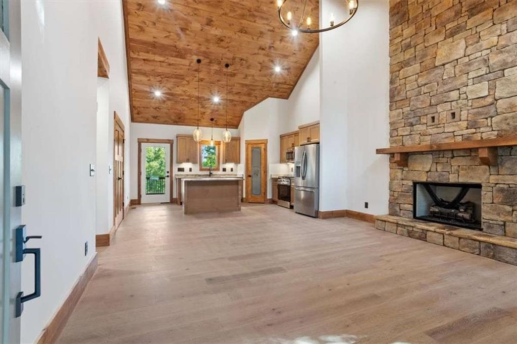 3 bedroom, 2 bathroom, 1,200 sq ft single family residence for sale at 285 Parnell Drive, Ellijay, GA 30540 — photo 6