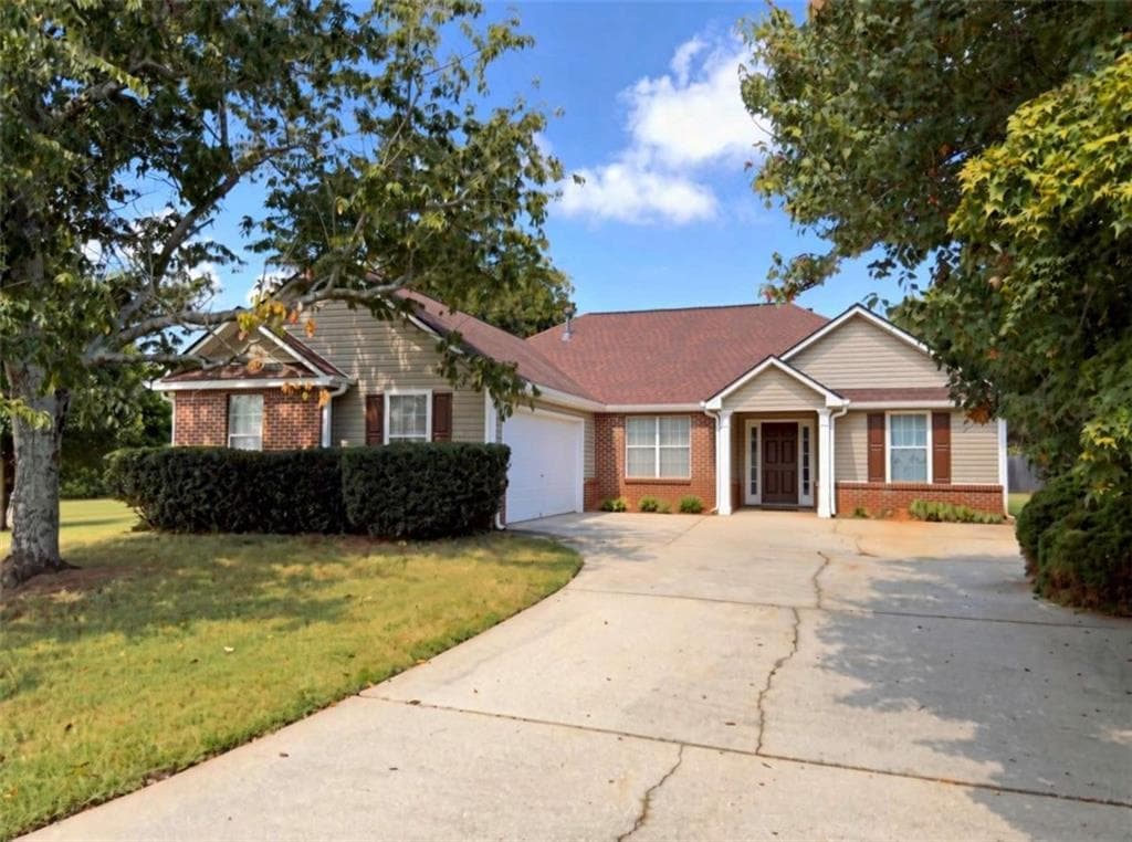3 bedroom, 2 bathroom, 1,475 sq ft single family residence for sale at 5075 Towne Park Drive, Mcdonough, GA 30252