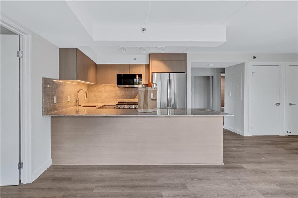 2 bedroom, 2 bathroom, 1,120 sq ft condominium for rent at 2460 Peachtree Road 913, Atlanta, GA 30305 for $3,400 a month — photo 6