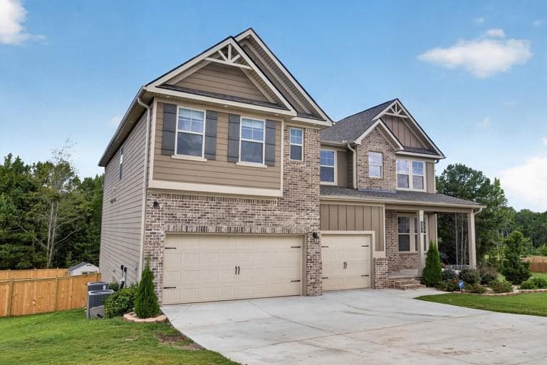 5 bedroom, 5 bathroom, 3,712 sq ft single family residence for sale at 161 Donovan Avenue, Locust Grove, GA 30248 — photo 2