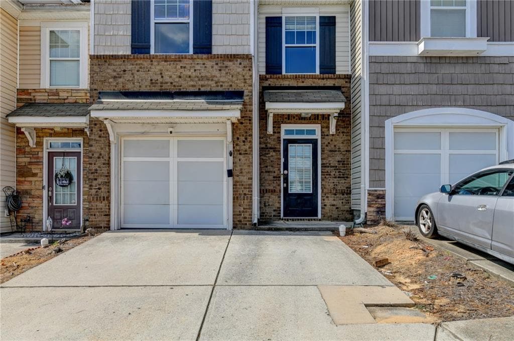 2 bedroom, 3 bathroom, 1,696 sq ft townhouse for sale at 2152 Executive Drive, Duluth, GA 30096 — photo 3