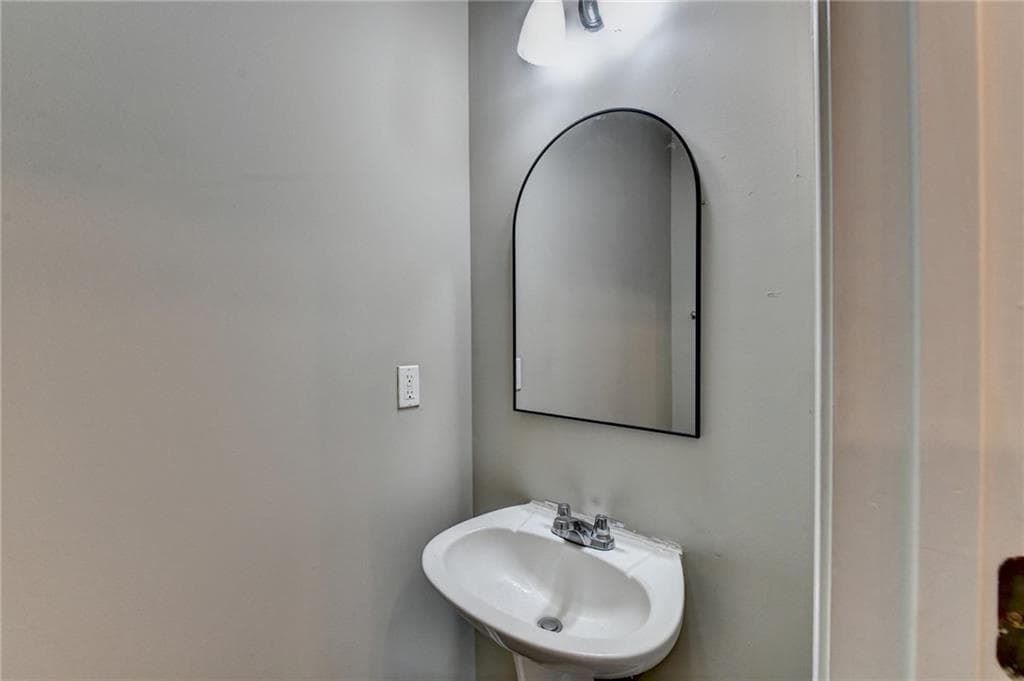 2 bedroom, 3 bathroom, 1,696 sq ft townhouse for sale at 2152 Executive Drive, Duluth, GA 30096 — photo 6