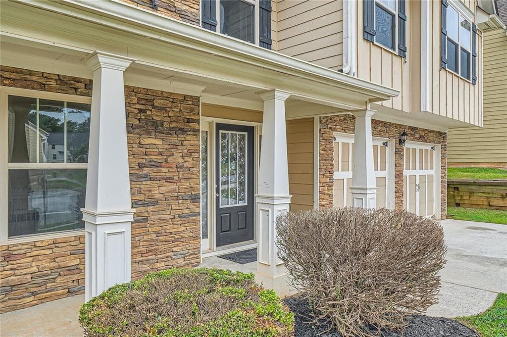 5 bedroom, 4 bathroom, 2,692 sq ft single family residence for rent at 1071 Mcduffie Circle, Douglasville, GA 30134 for $2,600 a month — photo 2