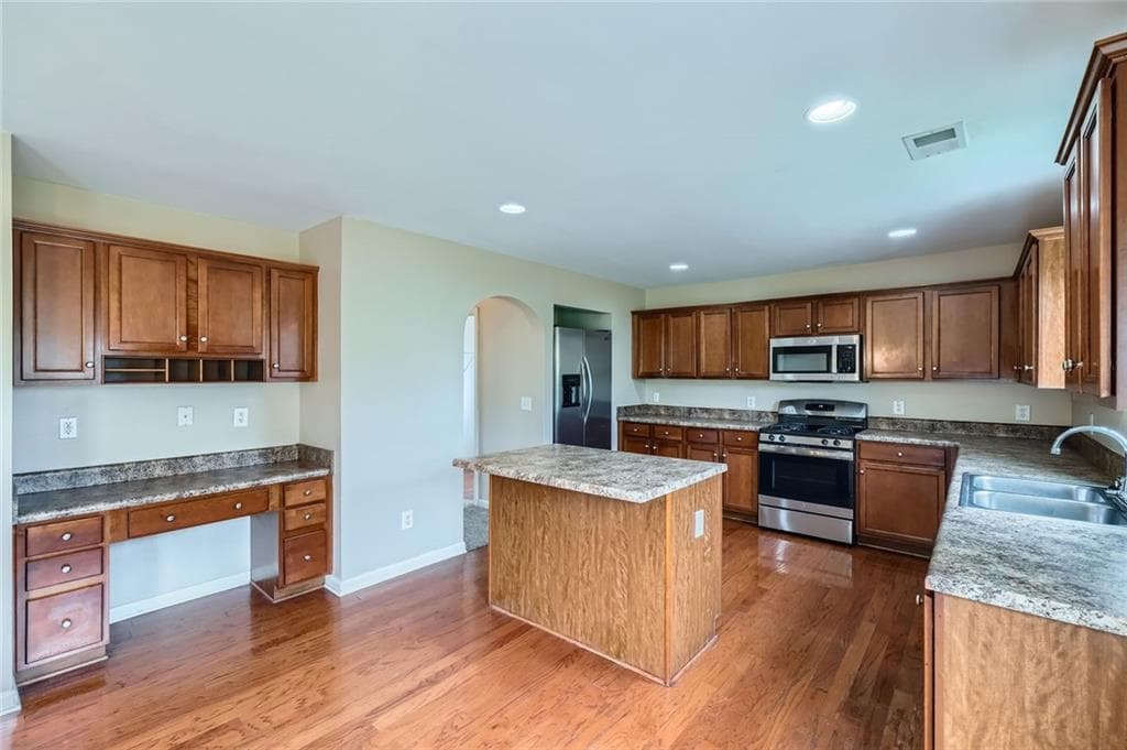 5 bedroom, 4 bathroom, 2,692 sq ft single family residence for rent at 1071 Mcduffie Circle, Douglasville, GA 30134 for $2,600 a month — photo 4
