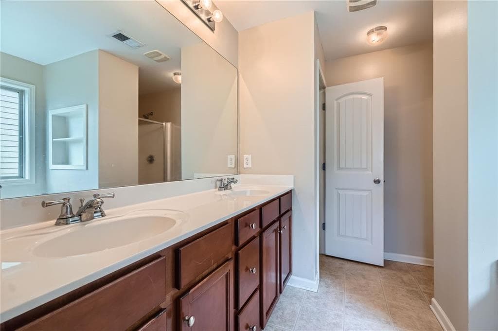 5 bedroom, 4 bathroom, 2,692 sq ft single family residence for rent at 1071 Mcduffie Circle, Douglasville, GA 30134 for $2,600 a month — photo 7