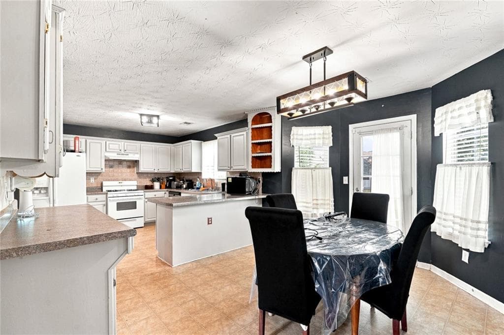 4 bedroom, 3 bathroom, 2,321 sq ft single family residence for sale at 210 Spring Lake Terrace, Covington, GA 30016 — photo 7