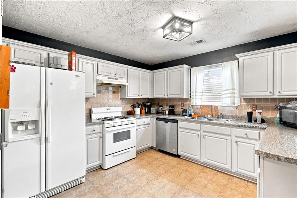 4 bedroom, 3 bathroom, 2,321 sq ft single family residence for sale at 210 Spring Lake Terrace, Covington, GA 30016 — photo 8