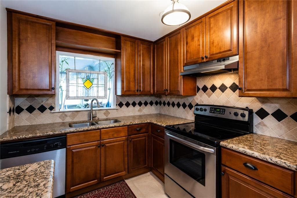 1 bedroom, 1 bathroom, 824 sq ft condominium under contract at 14 Cantey Place, Atlanta, GA 30327 — photo 2