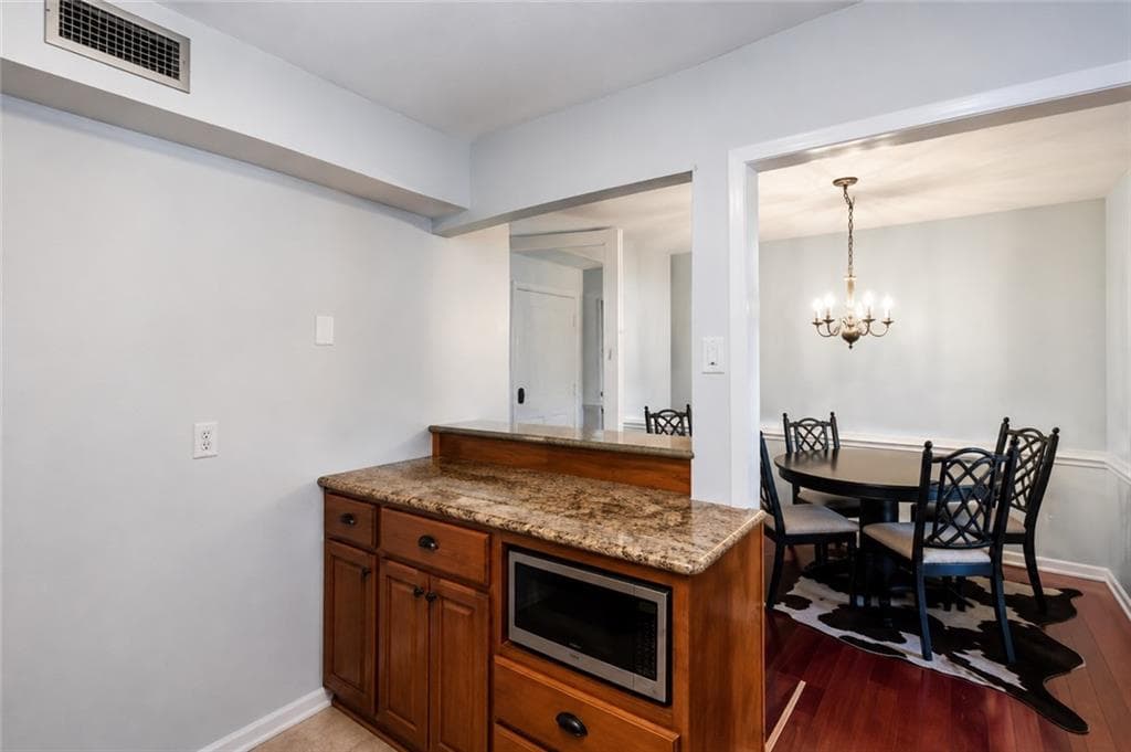 1 bedroom, 1 bathroom, 824 sq ft condominium under contract at 14 Cantey Place, Atlanta, GA 30327 — photo 4