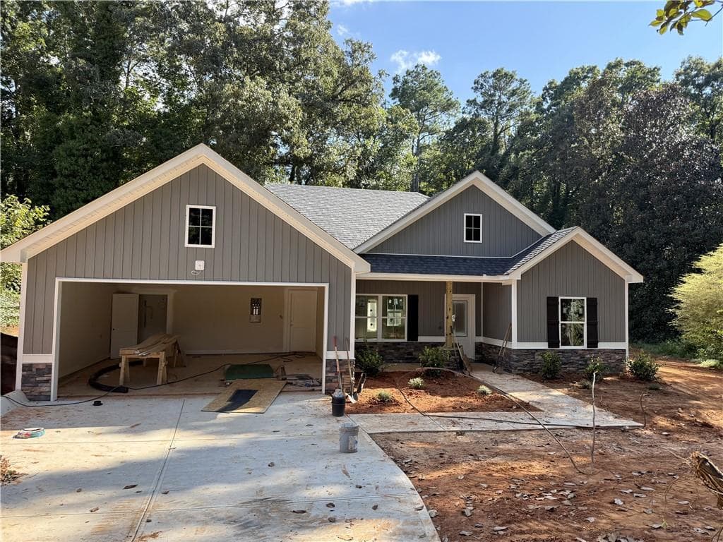 3 bedroom, 2 bathroom, 1,264 sq ft single family residence for sale at 310 Colonial Drive, Carrollton, GA 30117 — photo 2