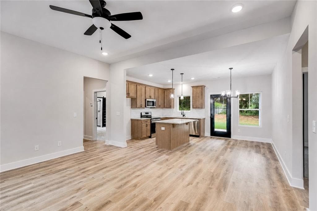 3 bedroom, 2 bathroom, 1,264 sq ft single family residence for sale at 310 Colonial Drive, Carrollton, GA 30117 — photo 3