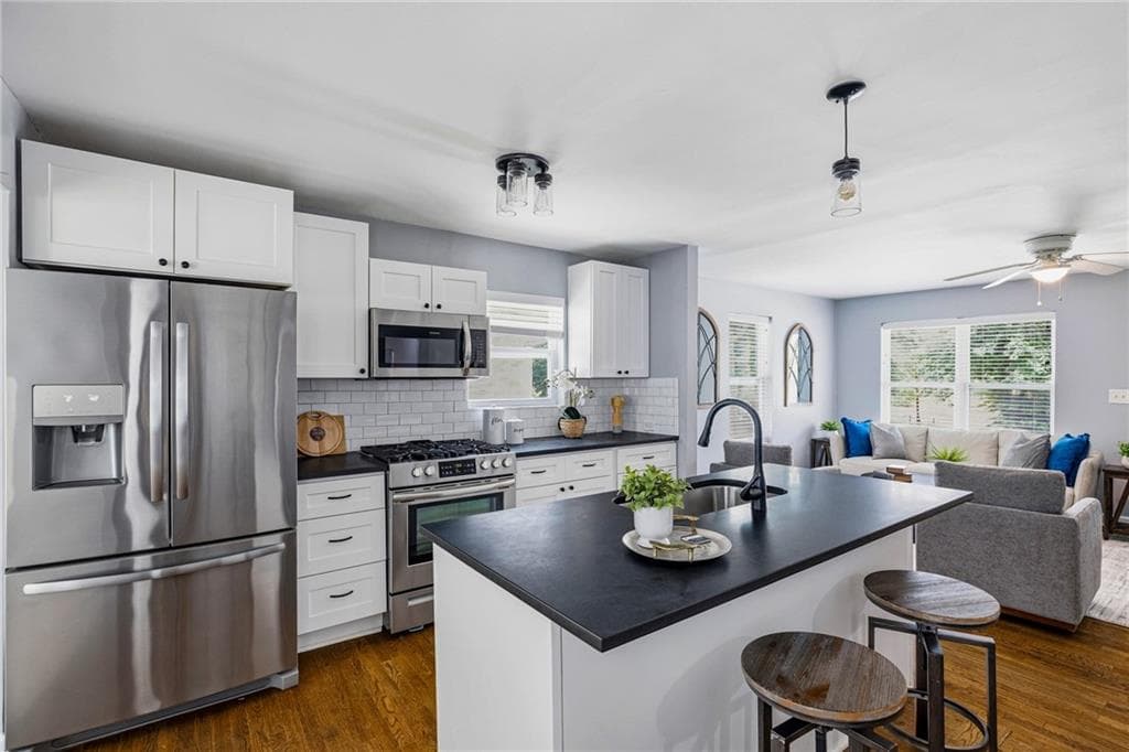 4 bedroom, 3 bathroom, 1,639 sq ft single family residence under contract at 892 Scott Circle, Decatur, GA 30033 — photo 4