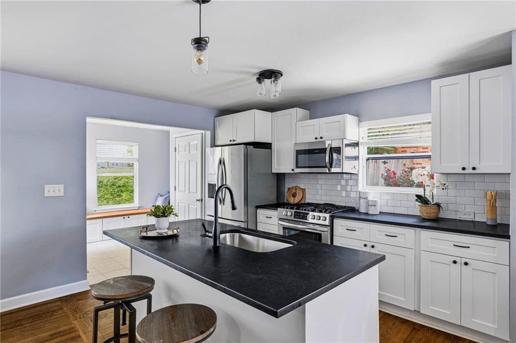 4 bedroom, 3 bathroom, 1,639 sq ft single family residence under contract at 892 Scott Circle, Decatur, GA 30033 — photo 6