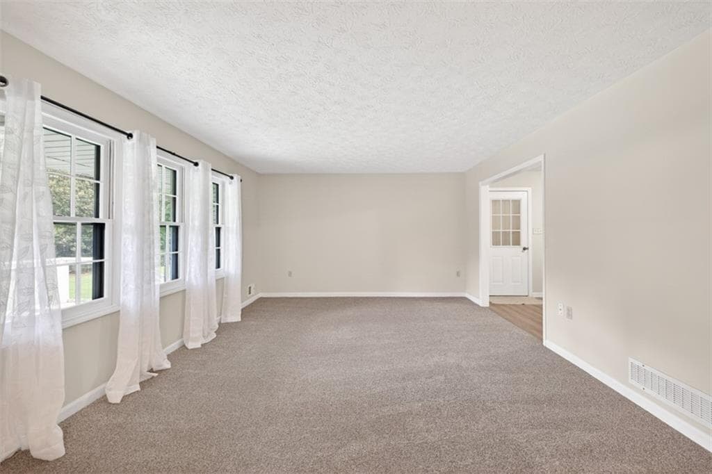 5 bedroom, 3 bathroom, 2,621 sq ft single family residence under contract at 1981 Lee Peters Road, Loganville, GA 30052 — photo 9