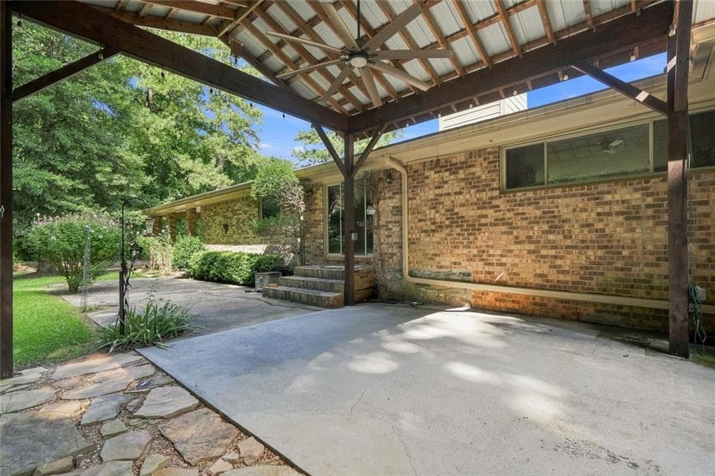 3 bedroom, 3 bathroom, 4,272 sq ft single family residence for sale at 245 Plantation Road, Fayetteville, GA 30214 — photo 3