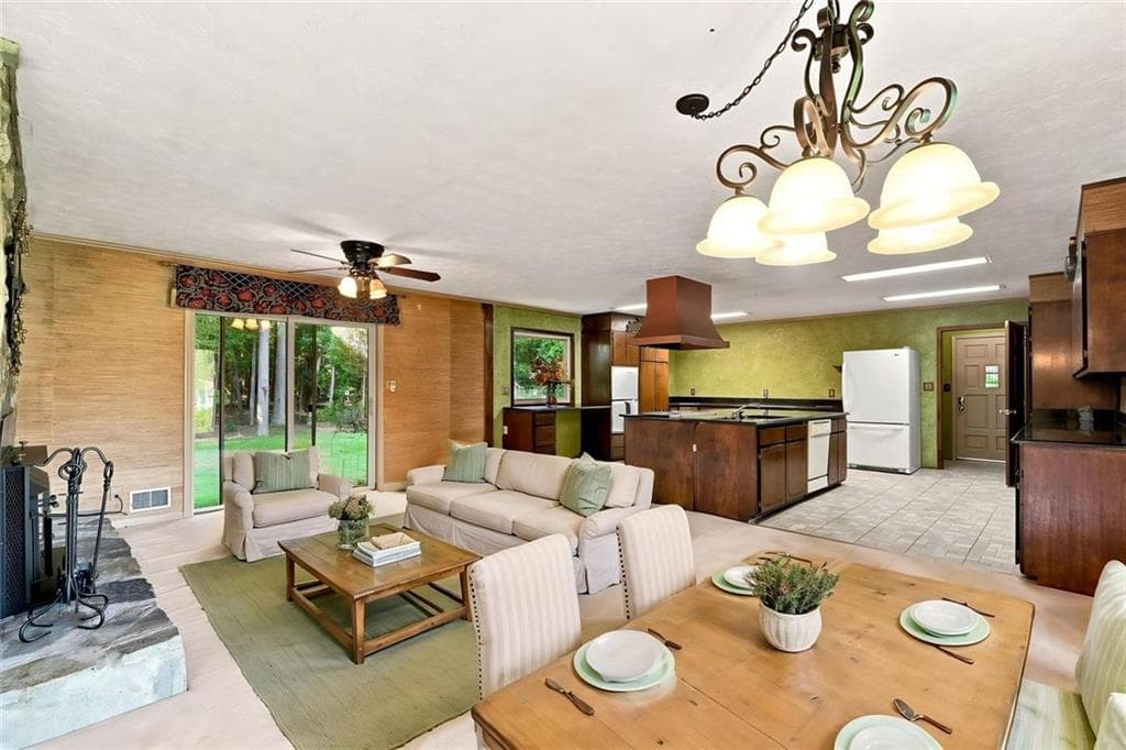 3 bedroom, 3 bathroom, 4,272 sq ft single family residence for sale at 245 Plantation Road, Fayetteville, GA 30214 — photo 5