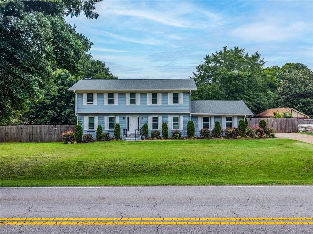 4 bedroom, 3 bathroom, 2,307 sq ft single family residence for sale at 1773 Old Salem Road, Conyers, GA 30013 — photo 2