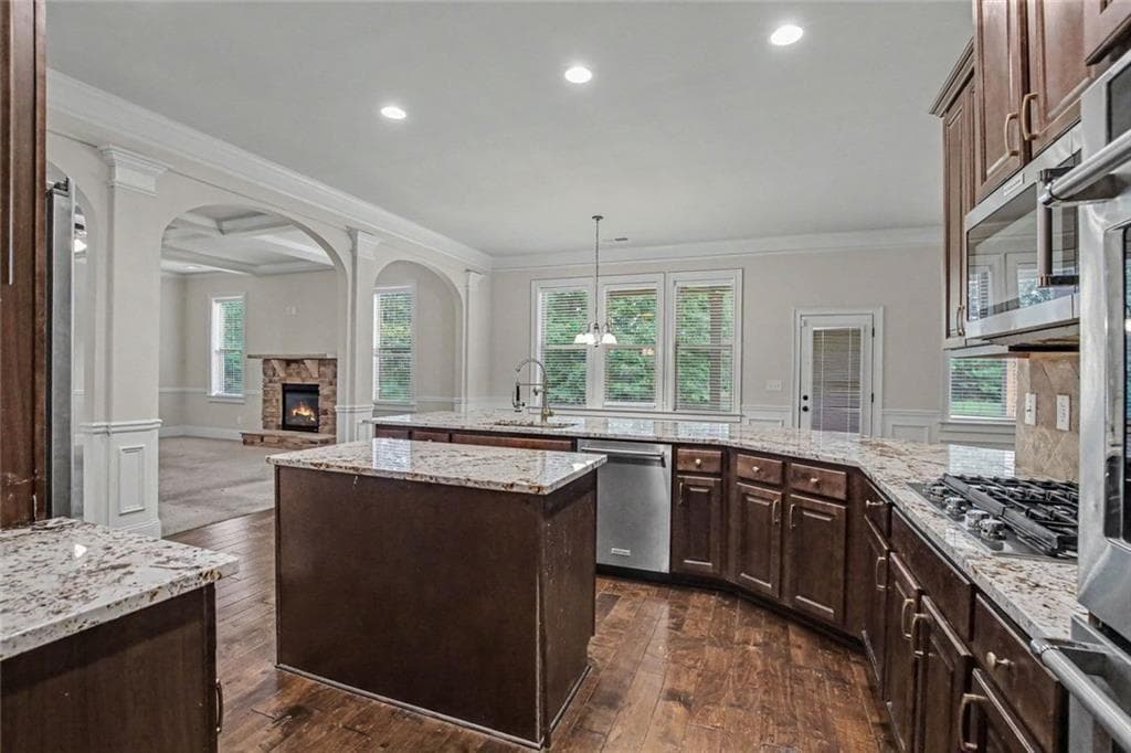 6 bedroom, 4 bathroom, 5,996 sq ft single family residence under contract at 801 Carnegie Court, Locust Grove, GA 30248 — photo 3