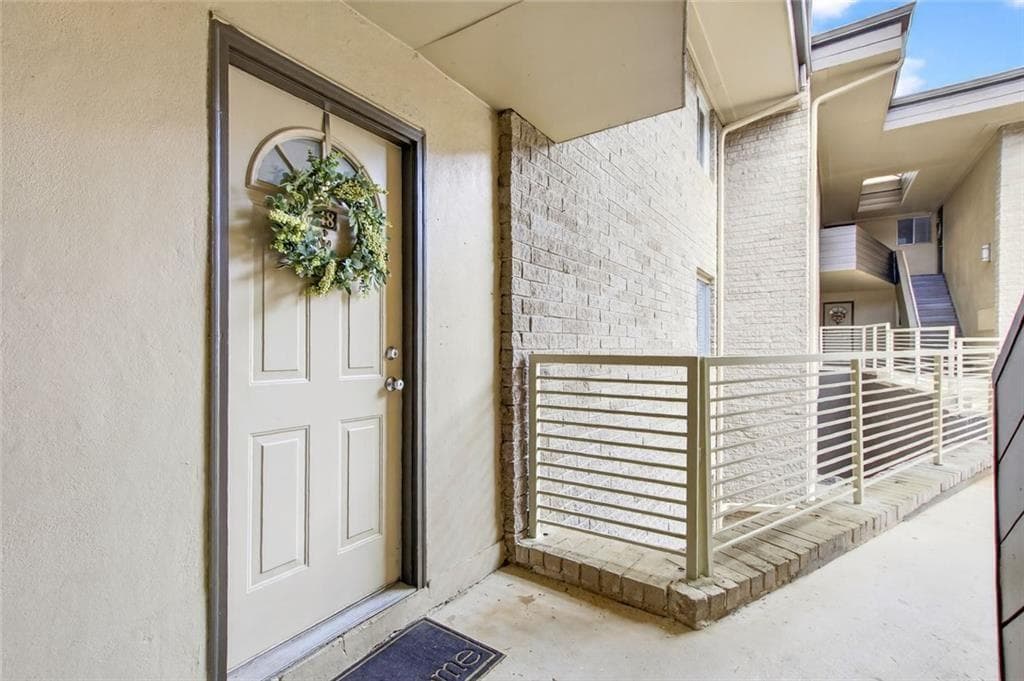 2 bedroom, 2 bathroom, 1,186 sq ft condominium for sale at 346 Carpenter Drive 48, Atlanta, GA 30328 — photo 2