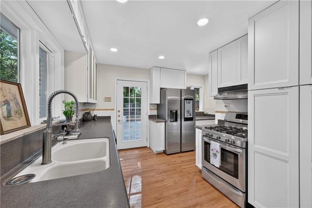4 bedroom, 3 bathroom, 2,050 sq ft single family residence for sale at 1821 Fernwood Road, Atlanta, GA 30318 — photo 2