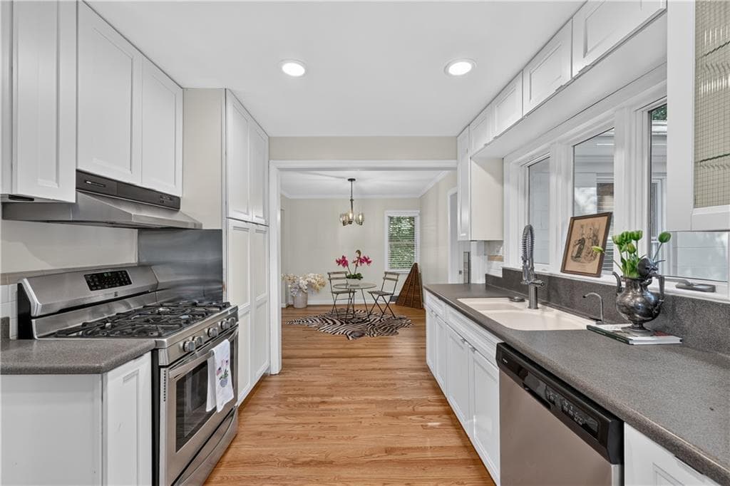 4 bedroom, 3 bathroom, 2,050 sq ft single family residence for sale at 1821 Fernwood Road, Atlanta, GA 30318 — photo 3