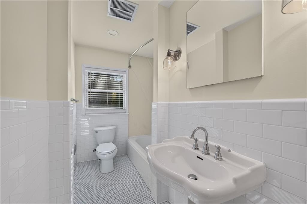 4 bedroom, 3 bathroom, 2,050 sq ft single family residence for sale at 1821 Fernwood Road, Atlanta, GA 30318 — photo 9