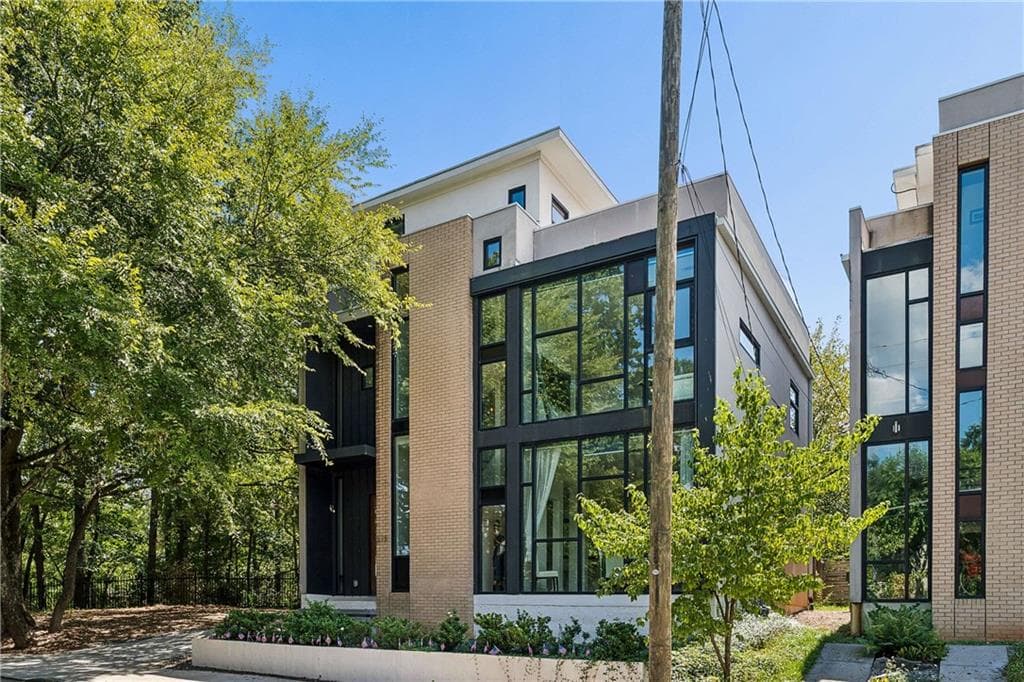 3 bedroom, 4 bathroom, 1,993 sq ft single family residence for sale at 575 Highland Avenue, Atlanta, GA 30312