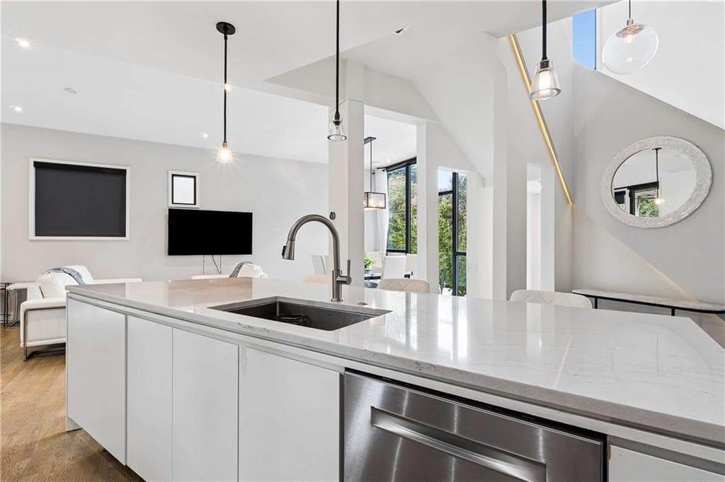 3 bedroom, 4 bathroom, 1,993 sq ft single family residence for sale at 575 Highland Avenue, Atlanta, GA 30312 — photo 8