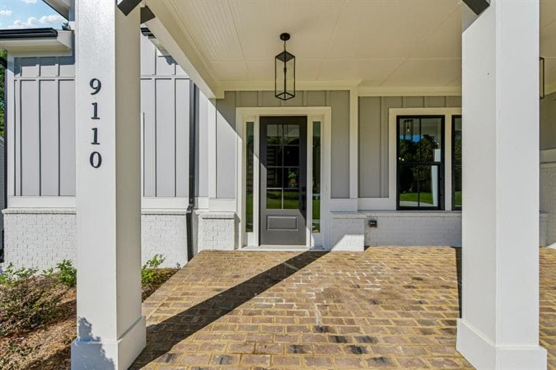 5 bedroom, 5 bathroom, 3,600 sq ft single family residence for sale at 9110 Greenway Court, Gainesville, GA 30506 — photo 4