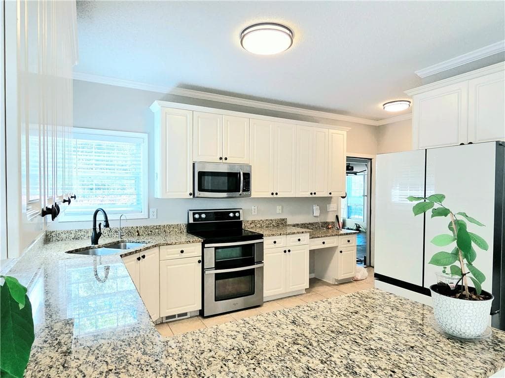 4 bedroom, 4 bathroom, 3,631 sq ft single family residence for sale at 150 Canal Place, Fayetteville, GA 30215 — photo 4