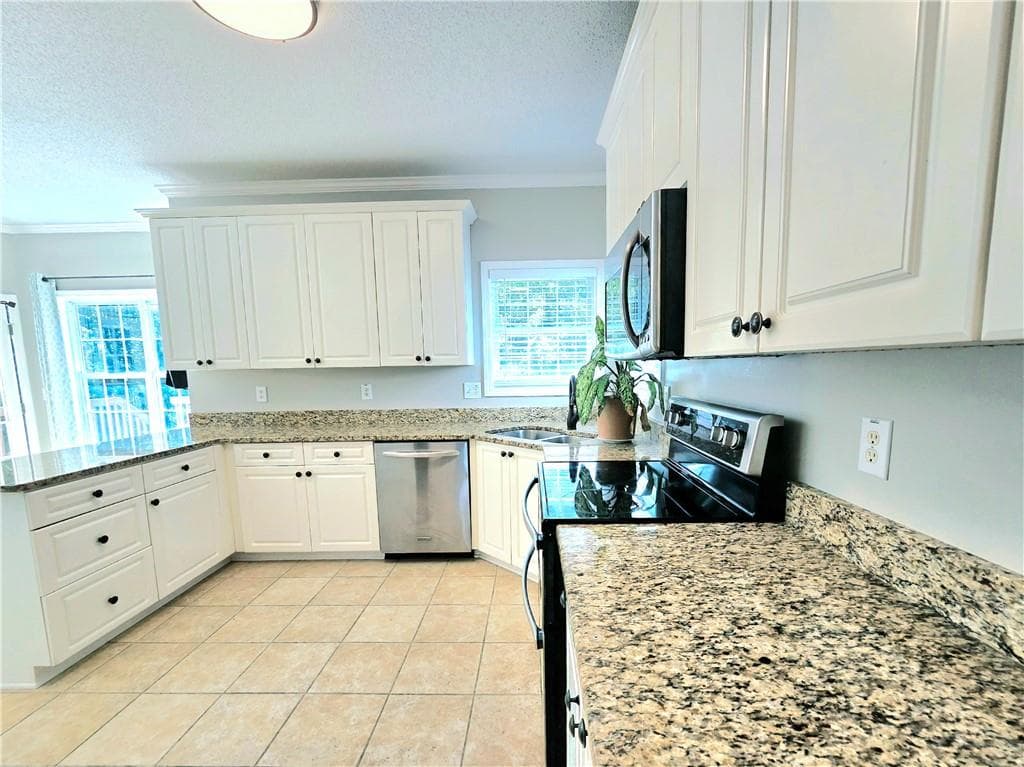 4 bedroom, 4 bathroom, 3,631 sq ft single family residence for sale at 150 Canal Place, Fayetteville, GA 30215 — photo 6