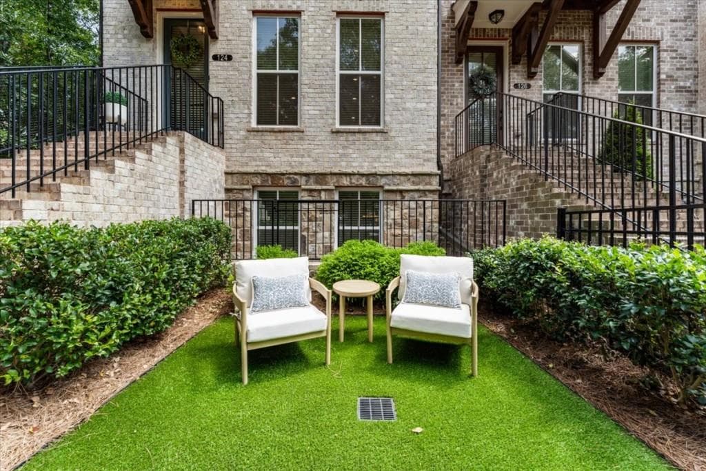 4 bedroom, 4 bathroom, 2,379 sq ft townhouse for sale at 124 Everley Walk, Alpharetta, GA 30009 — photo 4