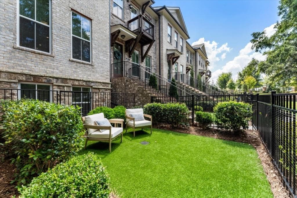 4 bedroom, 4 bathroom, 2,379 sq ft townhouse for sale at 124 Everley Walk, Alpharetta, GA 30009 — photo 8