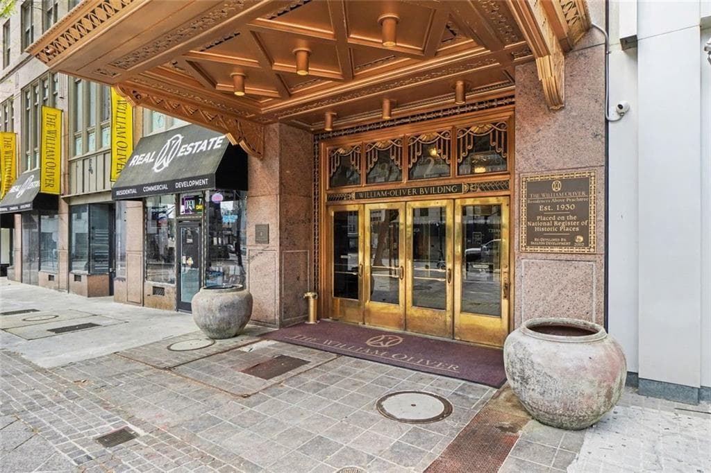 2 bedroom, 2 bathroom, 1,032 sq ft condominium for sale at 32 Peachtree Street 1307, Atlanta, GA 30303