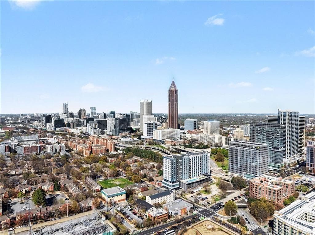 2 bedroom, 2 bathroom, 1,032 sq ft condominium for sale at 32 Peachtree Street 1307, Atlanta, GA 30303 — photo 3