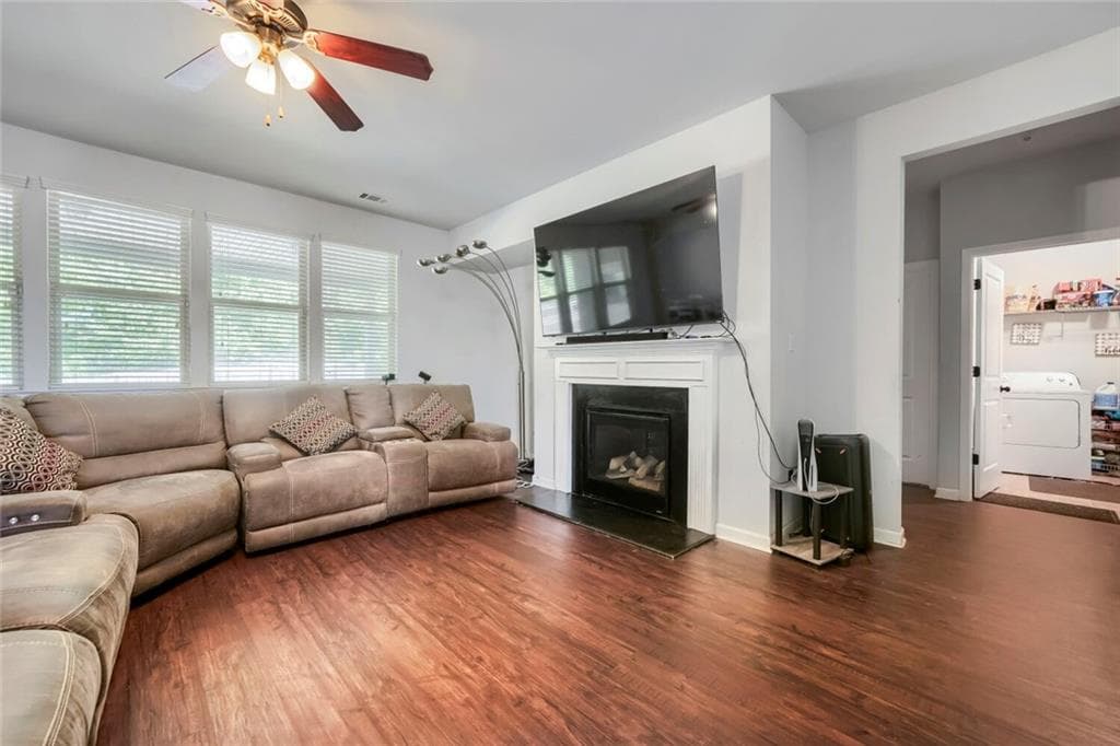 5 bedroom, 4 bathroom, 3,736 sq ft single family residence for sale at 445 Piedmont Circle, Covington, GA 30016 — photo 7