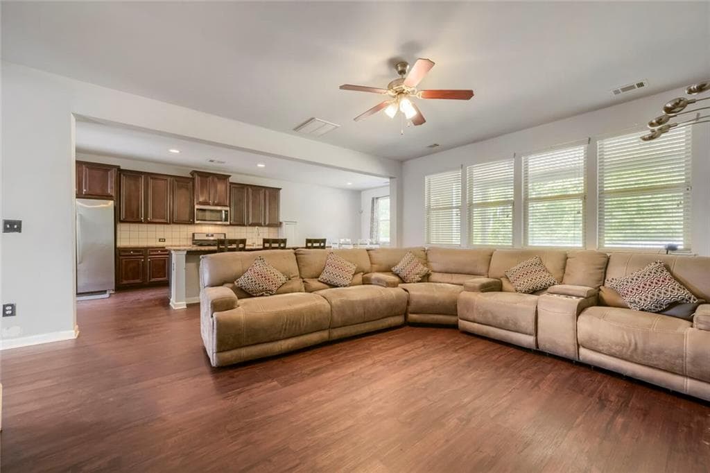 5 bedroom, 4 bathroom, 3,736 sq ft single family residence for sale at 445 Piedmont Circle, Covington, GA 30016 — photo 8