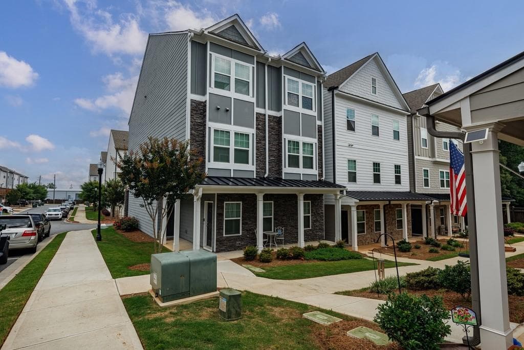 3 bedroom, 3 bathroom, 1,792 sq ft townhouse for sale at 2113 Wesson Court, Kennesaw, GA 30144 — photo 3