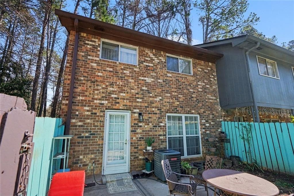 3 bedroom, 3 bathroom, 1,408 sq ft townhouse for sale at 697 Garden Walk Drive, Stone Mountain, GA 30083 — photo 3