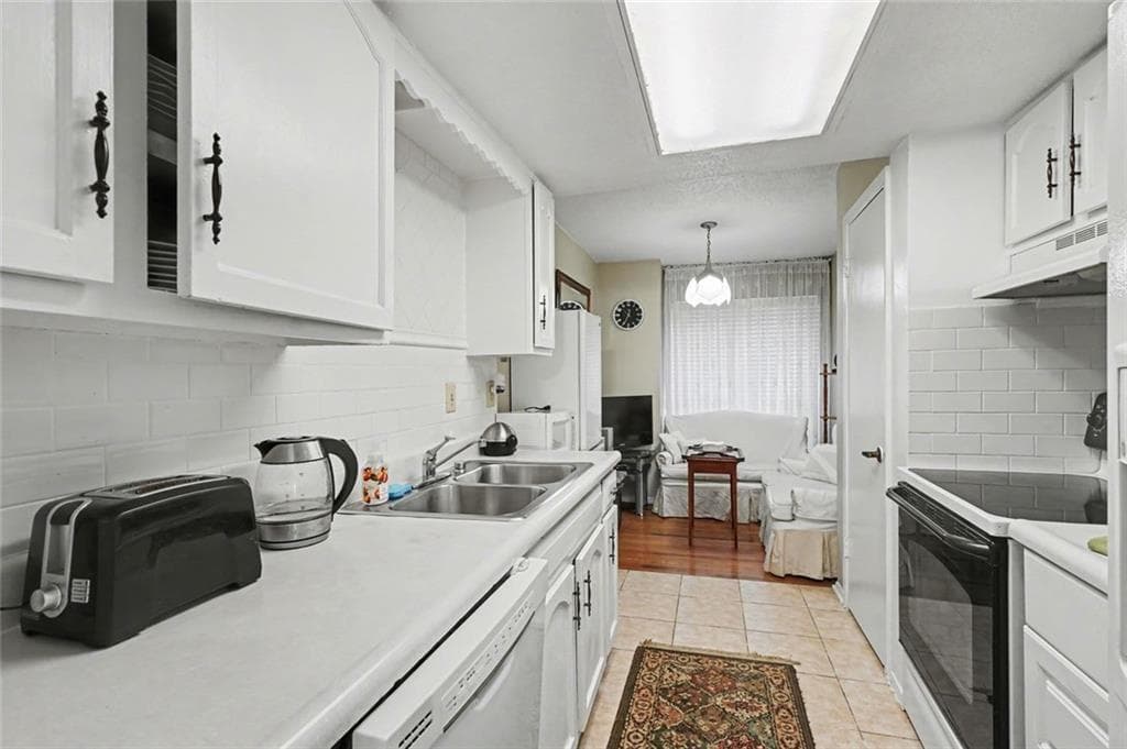 3 bedroom, 3 bathroom, 1,408 sq ft townhouse for sale at 697 Garden Walk Drive, Stone Mountain, GA 30083 — photo 10