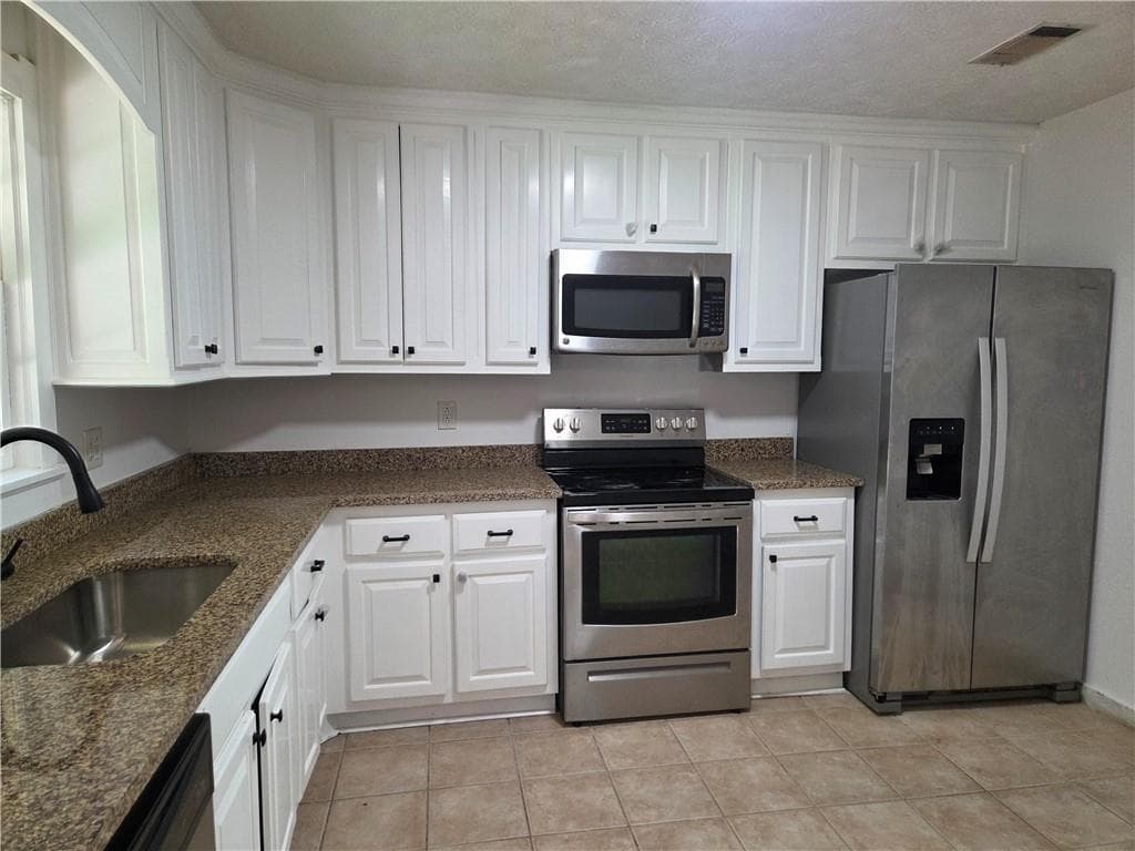 3 bedroom, 2 bathroom, 1,380 sq ft single family residence for sale at 4158 Mountain Glen Trace, Snellville, GA 30039 — photo 5