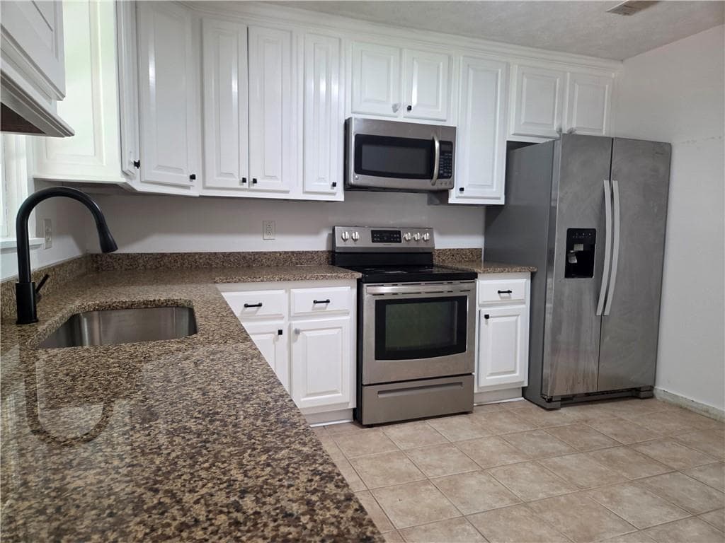 3 bedroom, 2 bathroom, 1,380 sq ft single family residence for sale at 4158 Mountain Glen Trace, Snellville, GA 30039 — photo 6
