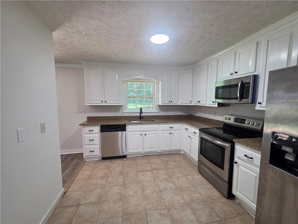 3 bedroom, 2 bathroom, 1,380 sq ft single family residence for sale at 4158 Mountain Glen Trace, Snellville, GA 30039 — photo 7