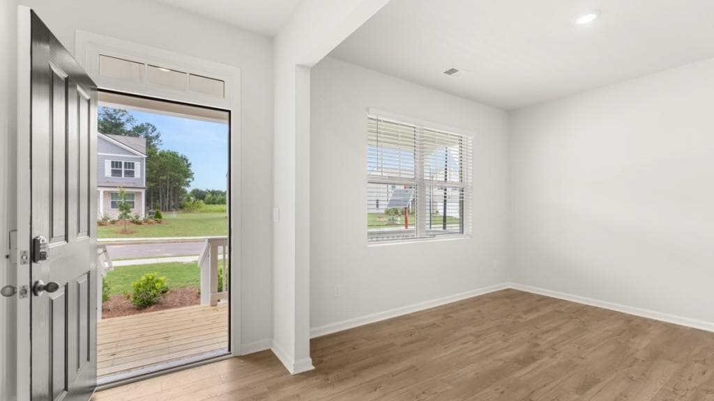 5 bedroom, 3 bathroom, 2,511 sq ft single family residence under contract at 8156 Coldstream Drive, Fairburn, GA 30213 — photo 2