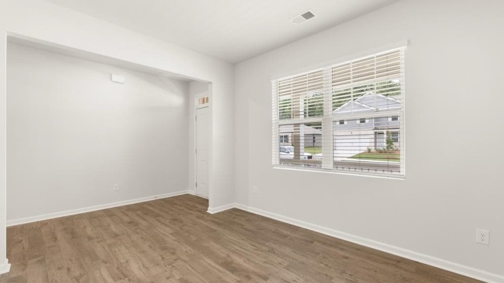 5 bedroom, 3 bathroom, 2,511 sq ft single family residence under contract at 8156 Coldstream Drive, Fairburn, GA 30213 — photo 3